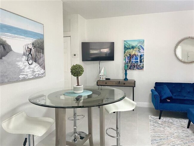17 NE 9th Ave in Fort Lauderdale, FL - Building Photo - Building Photo