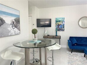 17 NE 9th Ave in Fort Lauderdale, FL - Building Photo - Building Photo