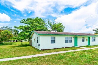 4790 Gulfstream Rd in Lake Worth Beach, FL - Building Photo - Building Photo