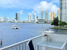 4000 NE 170th St in North Miami Beach, FL - Building Photo