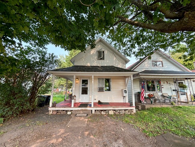 404 E Iron St in Bessemer, MI - Building Photo - Building Photo