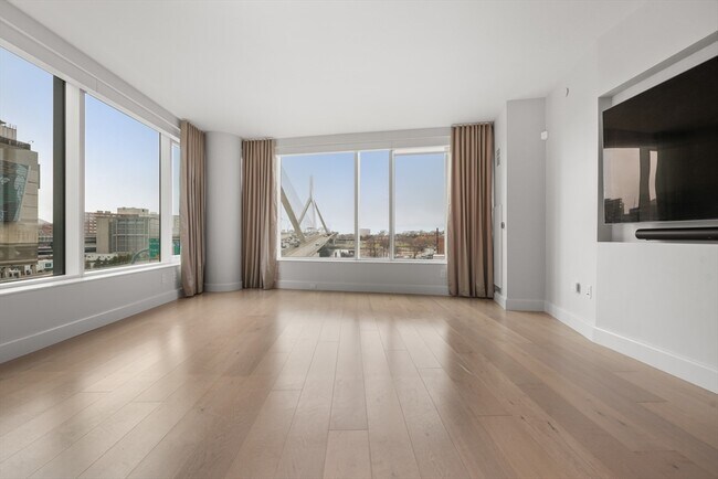 100 Lovejoy Wharf in Boston, MA - Building Photo - Building Photo