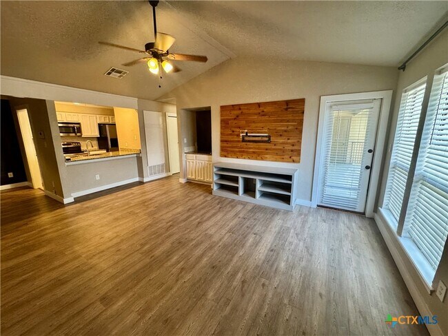 1202 Thorpe Ln in San Marcos, TX - Building Photo - Building Photo