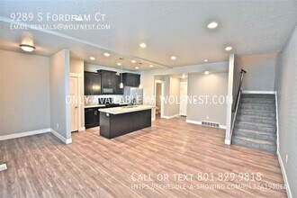 9289 Fordham Ct in Sandy, CT - Building Photo - Building Photo