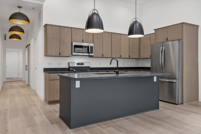 308 Oak St, Unit 102 in Slinger, WI - Building Photo - Building Photo