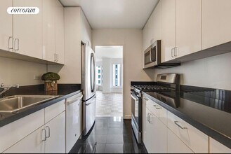 200 Central Park S in New York, NY - Building Photo - Building Photo