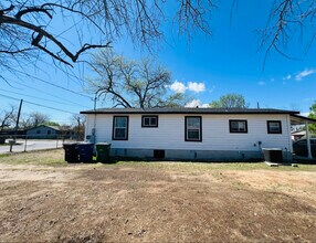 1518 Huron St in San Antonio, TX - Building Photo - Building Photo