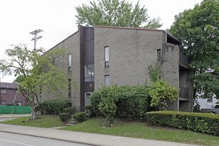 5696 E Liberty Blvd in Pittsburgh, PA - Building Photo