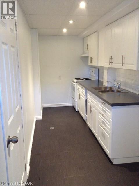 2 Highbrook St in Kitchener, ON - Building Photo - Building Photo