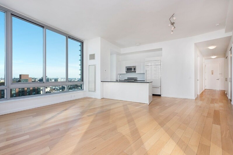 46 Center Blvd in Queens, NY - Building Photo