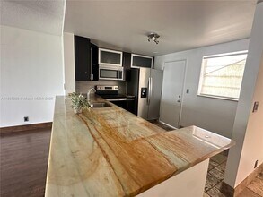 900 NE 12th Ave in Hallandale Beach, FL - Building Photo - Building Photo