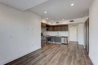 The Fairfax Flats in Los Angeles, CA - Building Photo - Building Photo