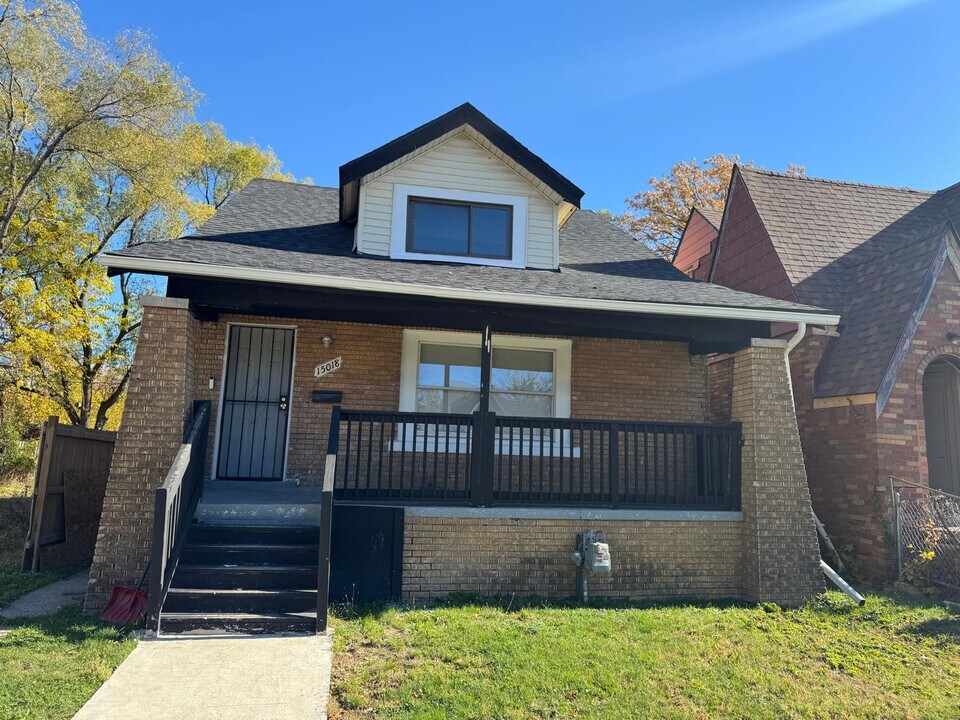 15018 Pinehurst St in Detroit, MI - Building Photo