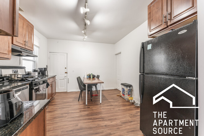 2616 N Marshfield Ave in Chicago, IL - Building Photo - Building Photo