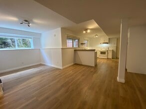 5559 Cliffside Rd in Nanaimo, BC - Building Photo - Building Photo