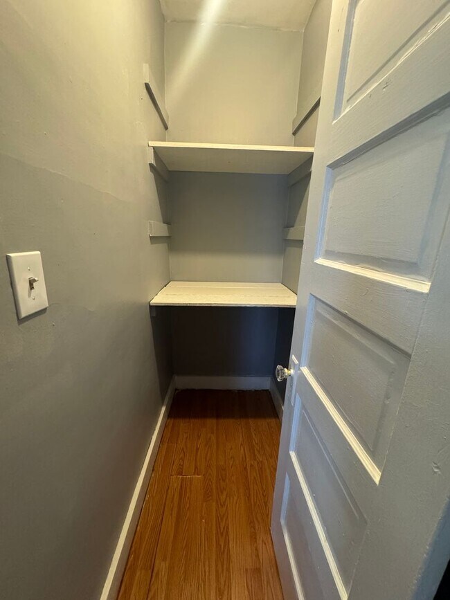 34 Dewitt St-Unit -34 DEWITT ST. 2ND FLOOR in Amsterdam, NY - Building Photo - Building Photo