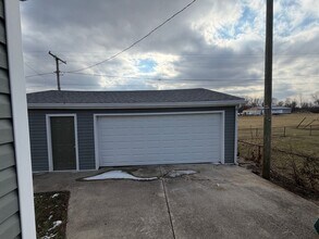 405 E Cowing Dr in Muncie, IN - Building Photo - Building Photo