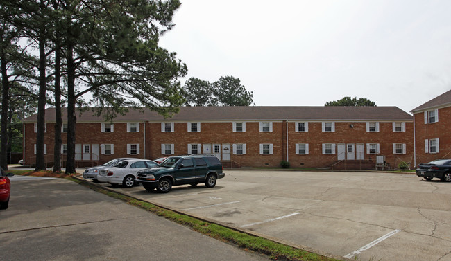 Executive Manor in Norfolk, VA - Foto de edificio - Building Photo