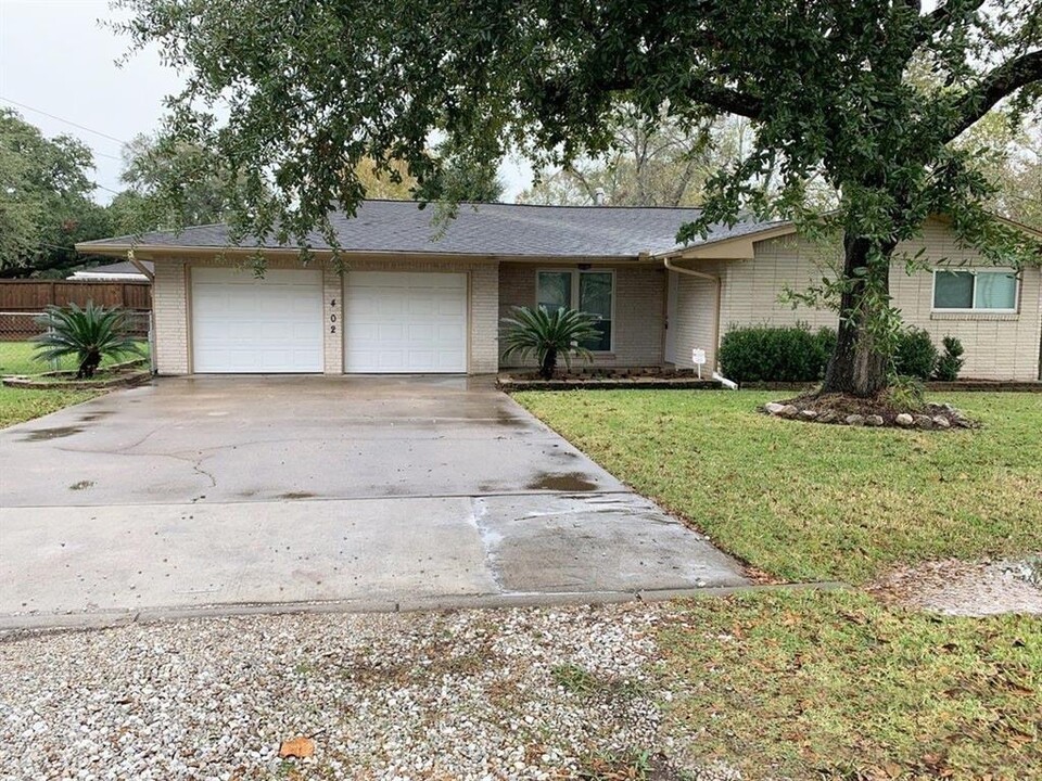 402 S Avenue C in Humble, TX - Building Photo