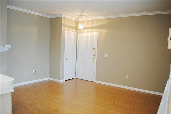 3880 Riviera Grove, Unit 104 in Colorado Springs, CO - Foto de edificio - Building Photo