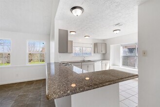 1666 Meadow Green Dr in Missouri City, TX - Building Photo - Building Photo