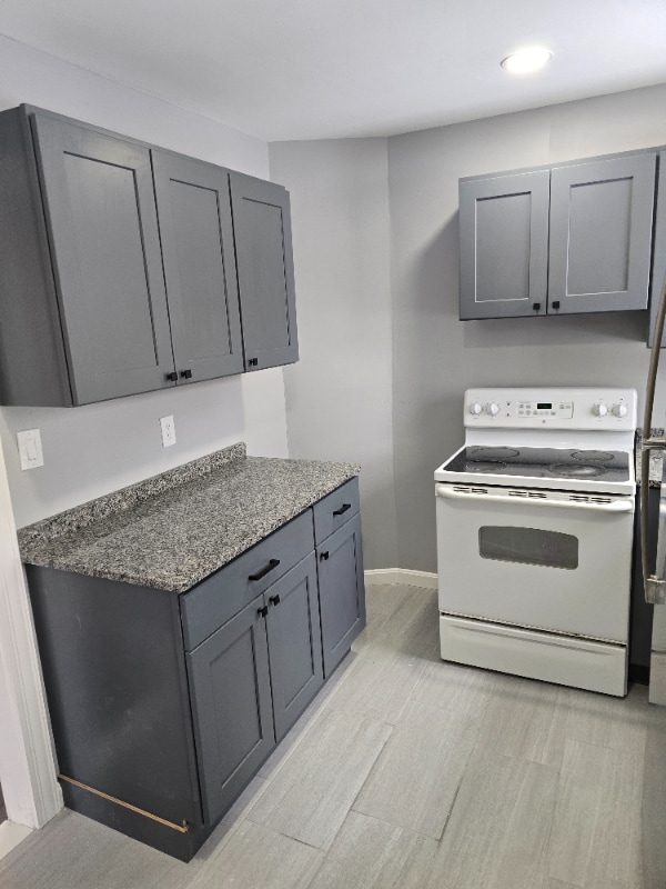 32 Bunker Ave in Brockton, MA - Foto de edificio - Building Photo