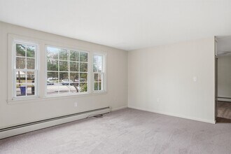 289 Derry Rd in Hudson, NH - Building Photo - Building Photo