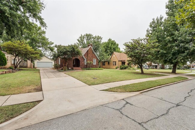 property at 308 E 5th St