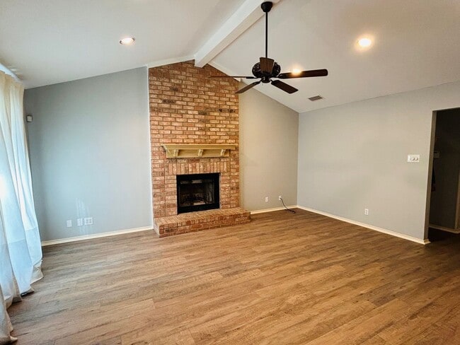 100 Cross Country Dr in Hewitt, TX - Building Photo - Building Photo