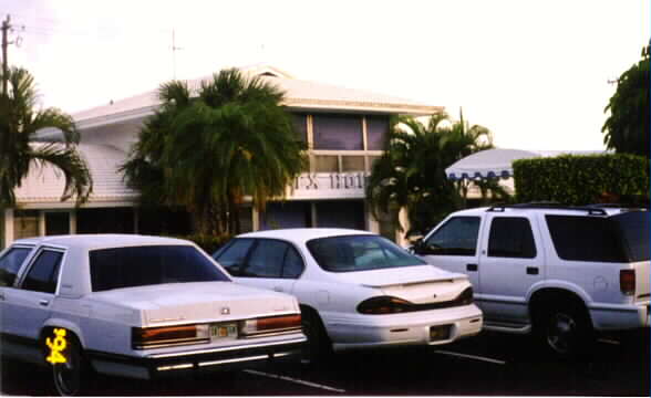 Essex Gardens in Fort Lauderdale, FL - Building Photo - Building Photo