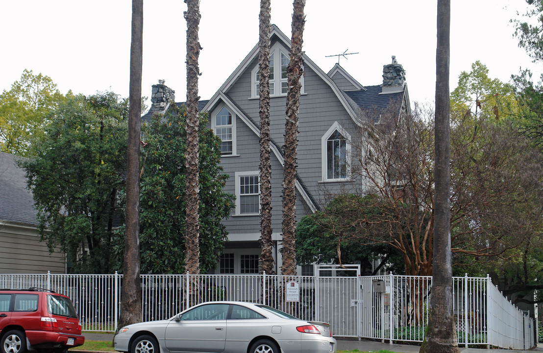 2129 22nd St in Sacramento, CA - Building Photo