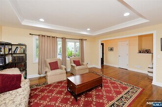 40-10 Terhune Pl in Fair Lawn, NJ - Building Photo - Building Photo