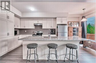 288 Glover Rd in Hamilton, ON - Building Photo - Building Photo
