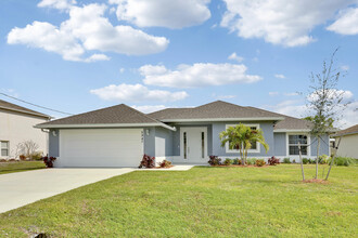 5947 NW Center St in Port St. Lucie, FL - Building Photo - Building Photo