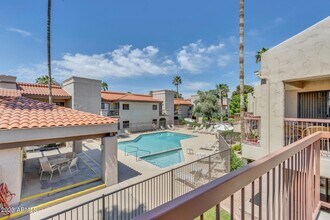 9270 E Mission Ln, Unit 219 in Scottsdale, AZ - Foto de edificio - Building Photo