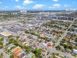 911 E 32nd St in Hialeah, FL - Foto de edificio - Building Photo
