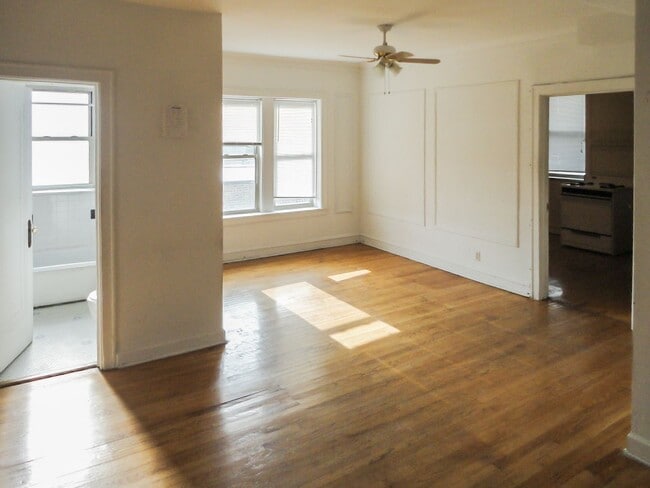 4838 N Wolcott Ave, Unit 3B