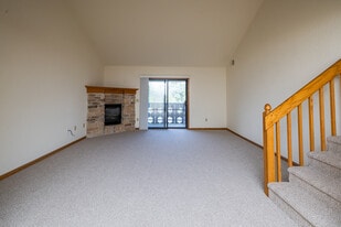 River Park Apartments in Oconomowoc, WI - Building Photo