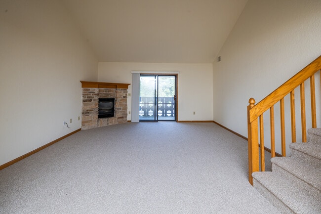 River Park Apartments in Oconomowoc, WI - Building Photo - Interior Photo