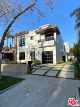 818 N Orange Dr in Los Angeles, CA - Foto de edificio - Building Photo