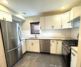 2411 E Yesler Wy in Seattle, WA - Building Photo - Building Photo