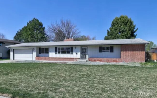 property at 520 W Bird Ave
