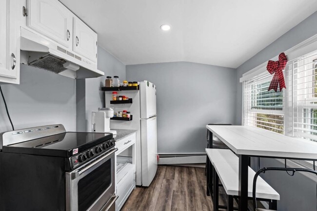 31 Fieldmere St in Elmont, NY - Building Photo - Building Photo
