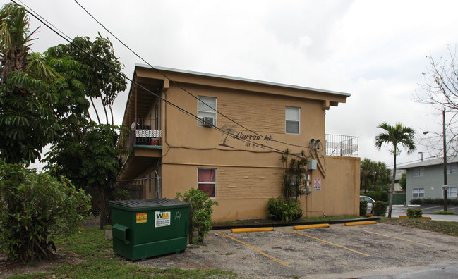 Laurana Apartments in Pompano Beach, FL - Building Photo - Building Photo