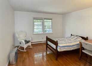 56 Wakelee Ave, Unit 26 in Shelton, CT - Building Photo - Building Photo