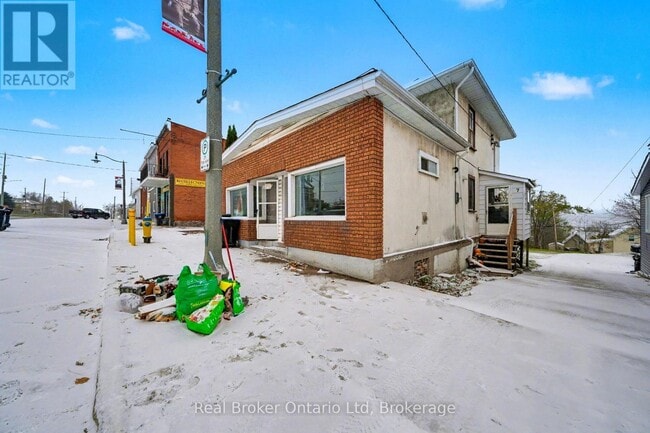 7 Robert St W in Penetanguishene, ON - Building Photo - Building Photo