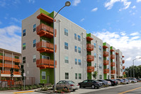 West Gateway Place in West Sacramento, CA - Foto de edificio - Building Photo