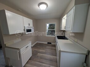 1314 Cedar Dr in Lorain, OH - Building Photo - Building Photo