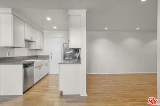 525 N Sycamore Ave in Los Angeles, CA - Building Photo - Building Photo