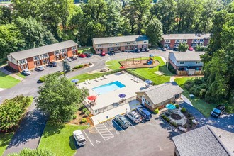 Woodbridge Apartments in Morganton, NC - Building Photo - Building Photo